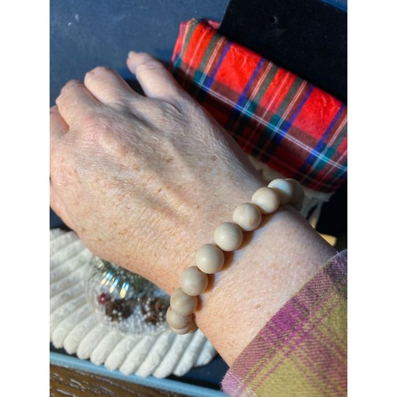 NWT 🌼 UNISEX YELLOWSTONE BRACELET BEADED TAN NUDE STRETCH - Picture 2 of 7